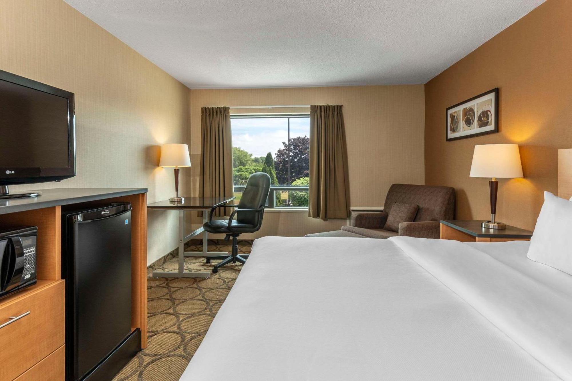 Comfort Inn Drummondville Bagian luar foto